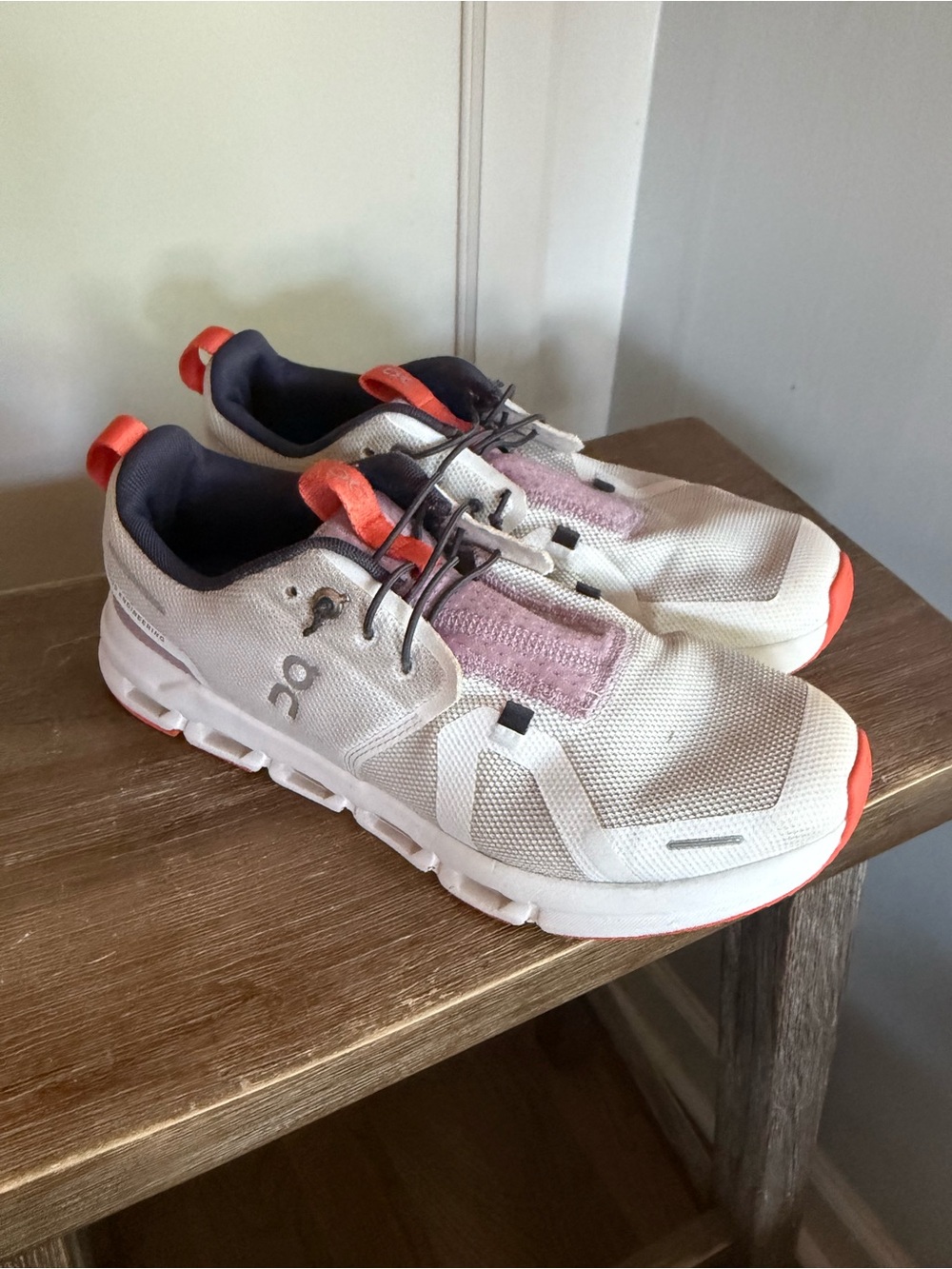 On Cloud Sky youth shoes 6.5 youth 7 women 39